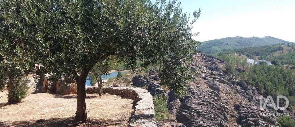 Bâtiment à Penha Garcia de 20 m²