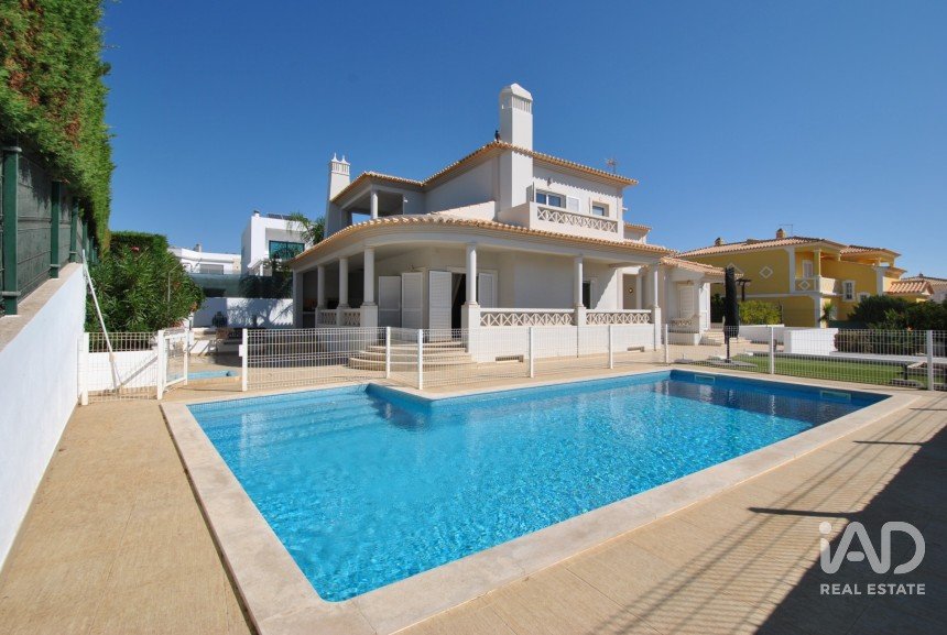 Moradia T3 em Albufeira e Olhos de Água de 144 m²