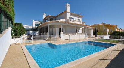 House T3 in Albufeira e Olhos de Água of 144 m²