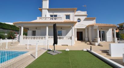 House T3 in Albufeira e Olhos de Água of 144 m²