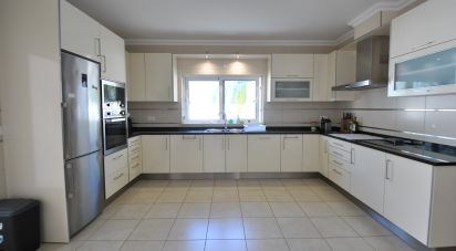 House T3 in Albufeira e Olhos de Água of 144 m²