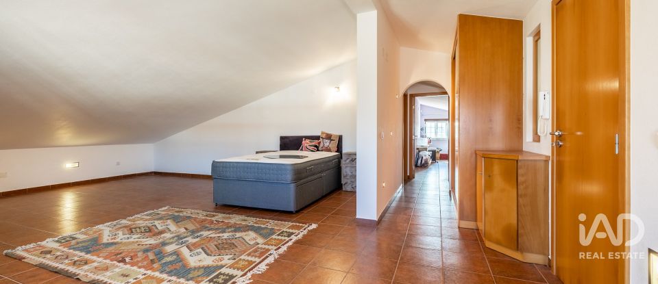 Maison T3 à Caldas da Rainha - Santo Onofre e Serra do Bouro de 135 m²