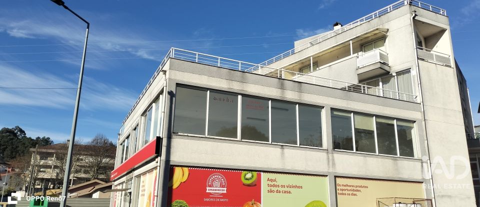 Boutique/Local commercial à Fervença de 121 m²