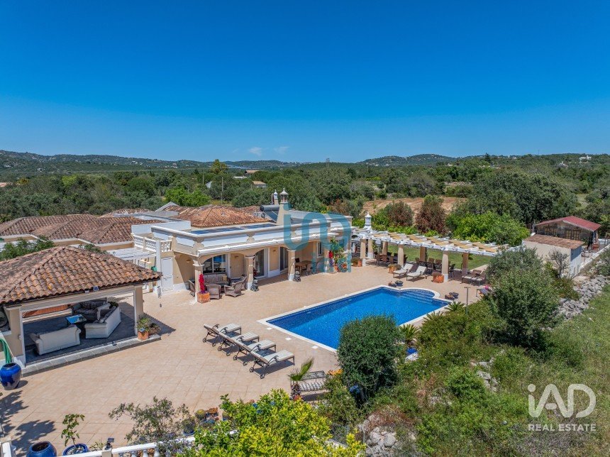 Quinta T4 em Santa Bárbara de Nexe de 400 m²