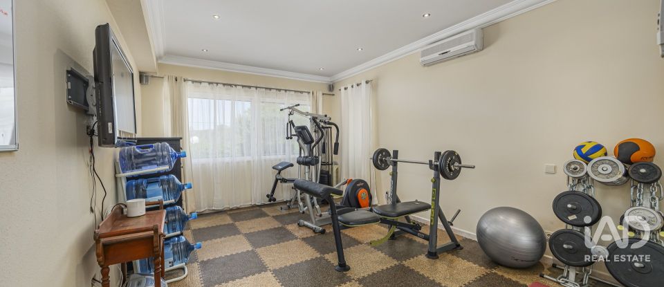 Quinta T4 em Santa Bárbara de Nexe de 400 m²