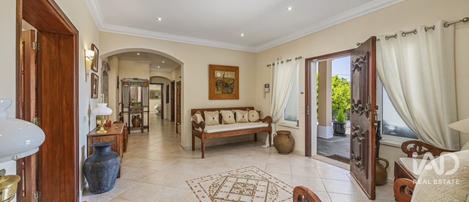 Quinta T4 em Santa Bárbara de Nexe de 400 m²