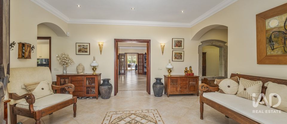 Quinta T4 em Santa Bárbara de Nexe de 400 m²