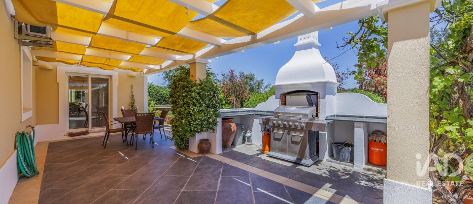 Quinta T4 em Santa Bárbara de Nexe de 400 m²