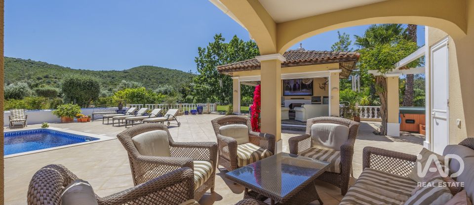 Quinta T4 em Santa Bárbara de Nexe de 400 m²