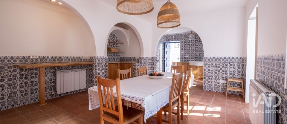 House T5 in Benfeita of 156 m²