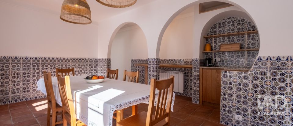 House T5 in Benfeita of 156 m²