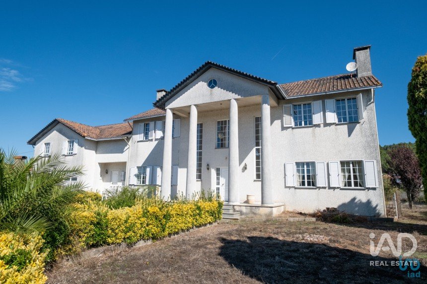 Moradia T4 em Figueira de Lorvão de 691 m²