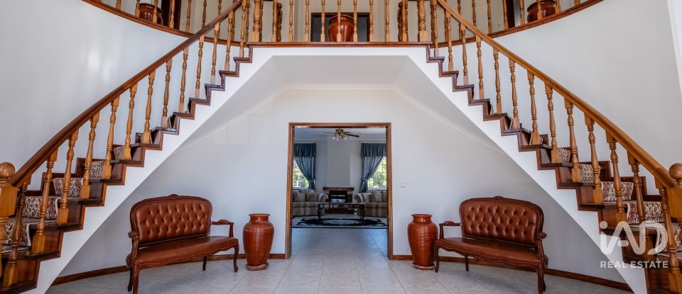 Moradia T4 em Figueira de Lorvão de 691 m²