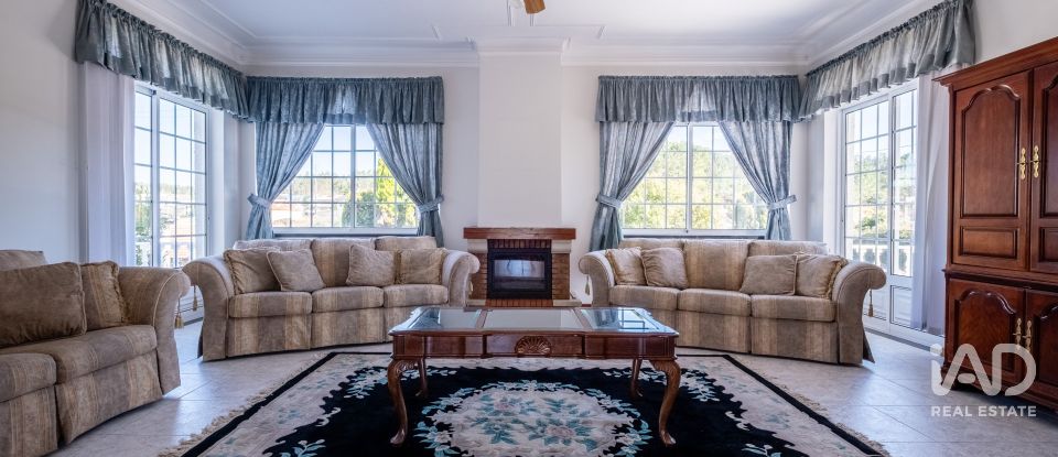 Moradia T4 em Figueira de Lorvão de 691 m²