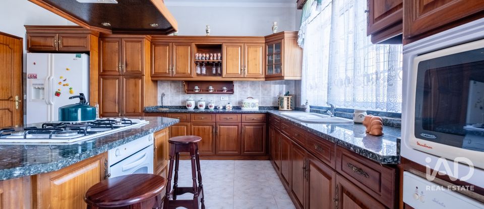 Moradia T4 em Figueira de Lorvão de 691 m²