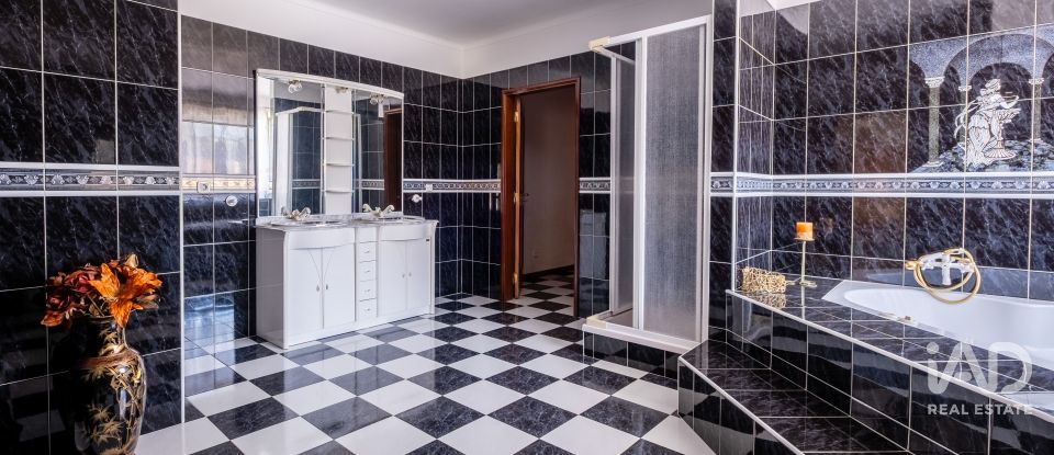 Moradia T4 em Figueira de Lorvão de 691 m²