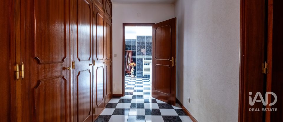 Moradia T4 em Figueira de Lorvão de 691 m²