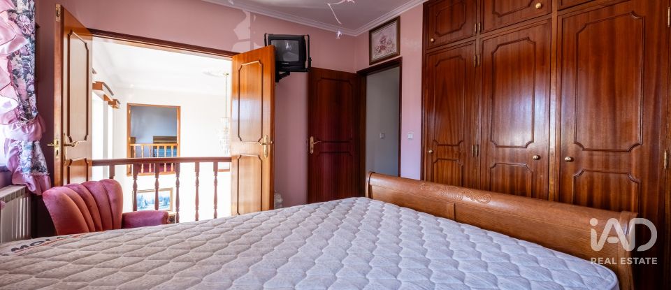 Moradia T4 em Figueira de Lorvão de 691 m²