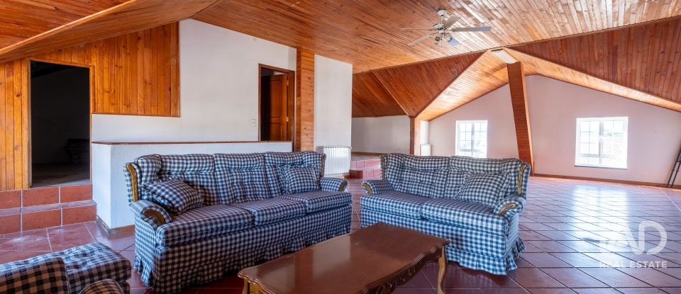 Moradia T4 em Figueira de Lorvão de 691 m²