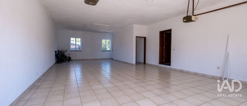 Moradia T4 em Figueira de Lorvão de 691 m²