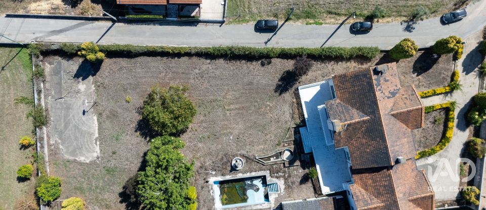 Moradia T4 em Figueira de Lorvão de 691 m²