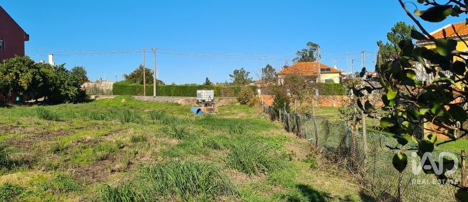 Terreno urbano em Campelos e Outeiro da Cabeça de 1 268 m²