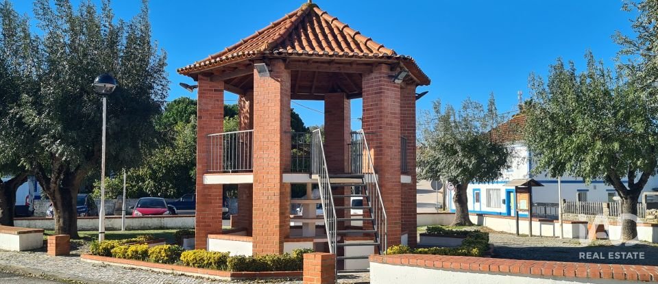 Terreno urbano em Campelos e Outeiro da Cabeça de 1 268 m²