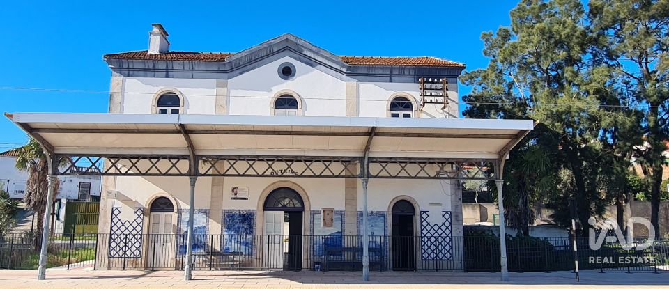 Terreno urbano em Campelos e Outeiro da Cabeça de 1 268 m²