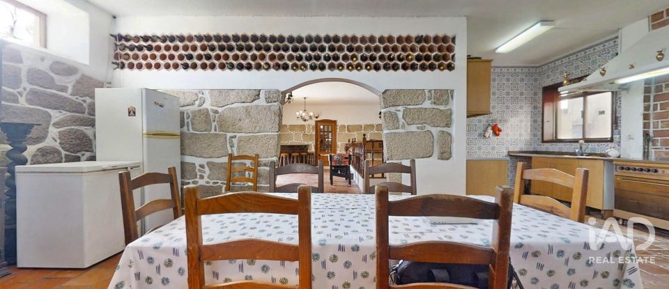 Casa com espaço comercial T4 em Águas Santas de 400 m²