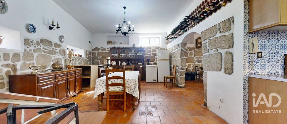 Casa com espaço comercial T4 em Águas Santas de 400 m²