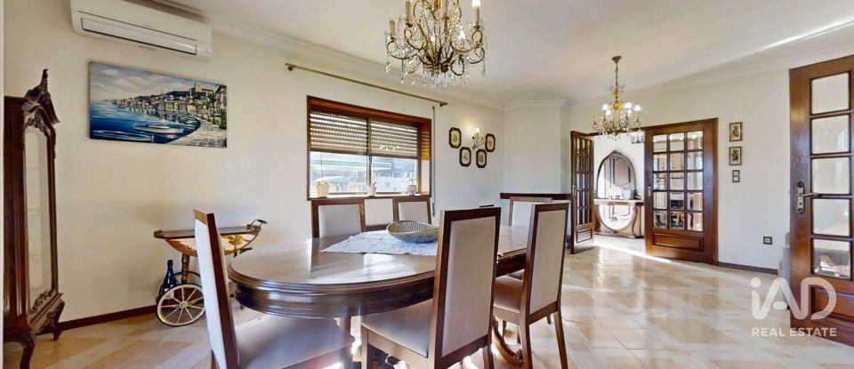 Casa com espaço comercial T4 em Águas Santas de 400 m²