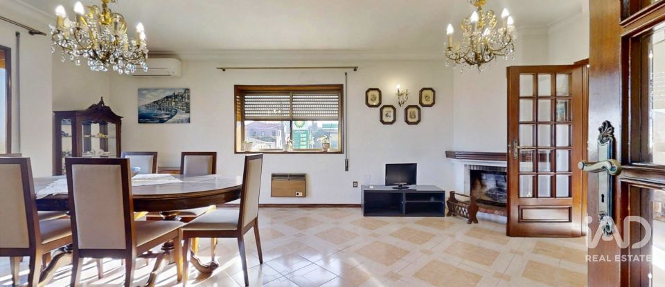 Casa com espaço comercial T4 em Águas Santas de 400 m²