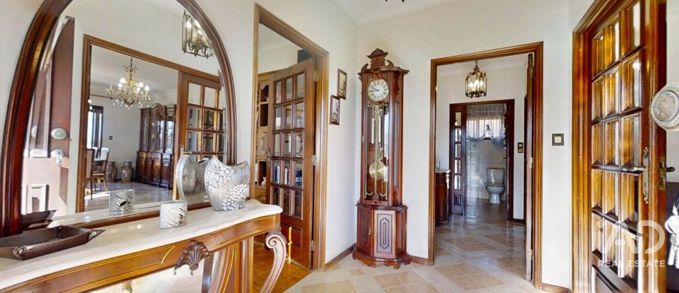 Casa com espaço comercial T4 em Águas Santas de 400 m²