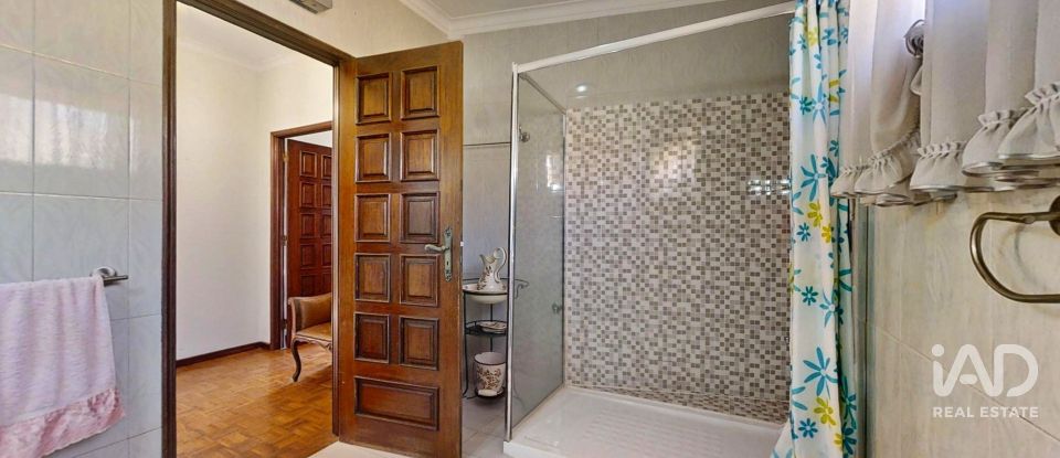 Casa com espaço comercial T4 em Águas Santas de 400 m²