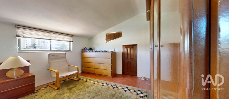 Casa com espaço comercial T4 em Águas Santas de 400 m²