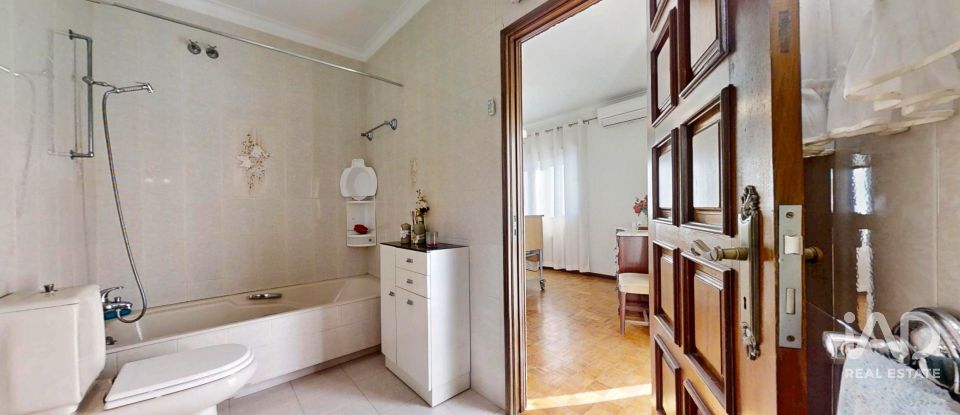 Casa com espaço comercial T4 em Águas Santas de 400 m²