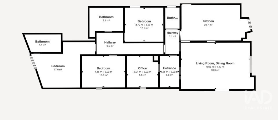 Casa com espaço comercial T4 em Águas Santas de 400 m²