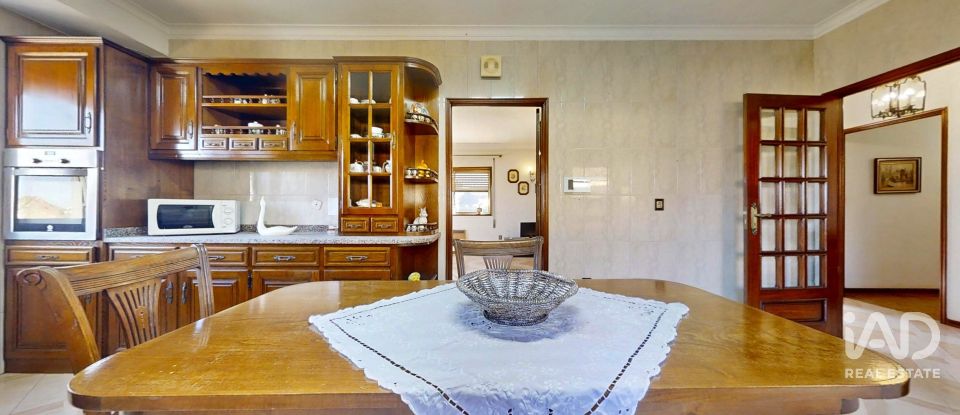 Casa com espaço comercial T4 em Águas Santas de 400 m²