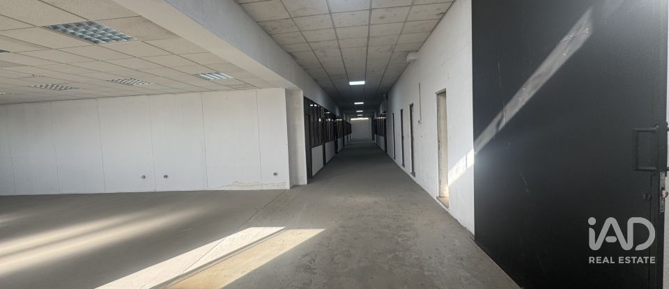 Hangar em Camarate, Unhos e Apelação de 2 150 m²