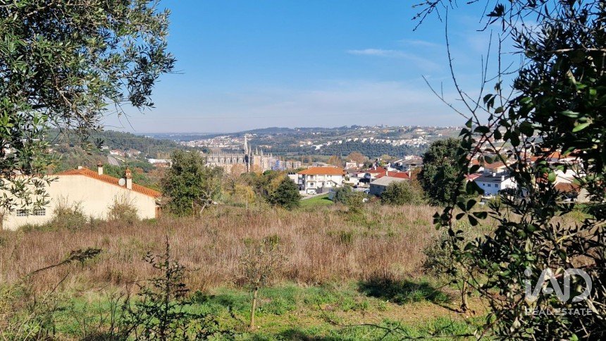 Terreno urbano em Batalha de 555 m²