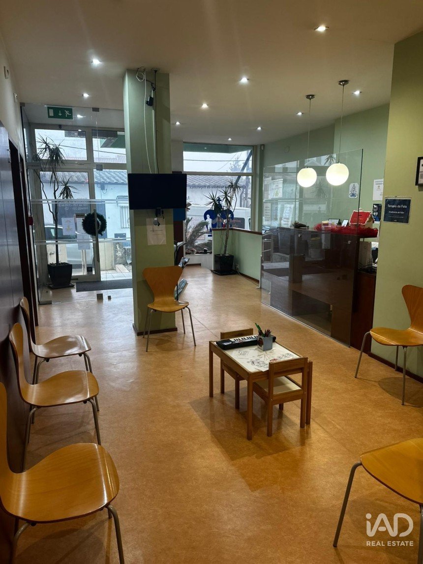 Boutique/Local commercial à Pedroso e Seixezelo de 186 m²