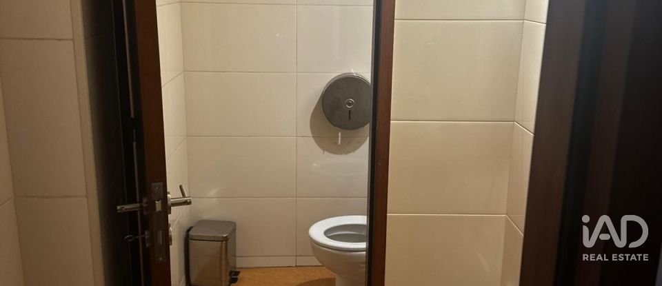 Boutique/Local commercial à Pedroso e Seixezelo de 186 m²