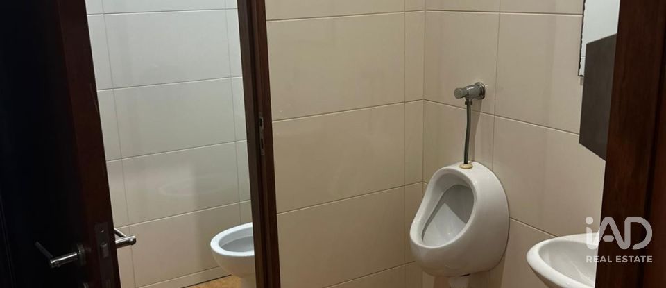 Boutique/Local commercial à Pedroso e Seixezelo de 186 m²