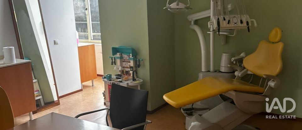 Boutique/Local commercial à Pedroso e Seixezelo de 186 m²