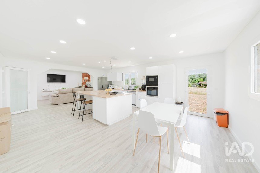 Lodge T4 in Aguda of 336 m²