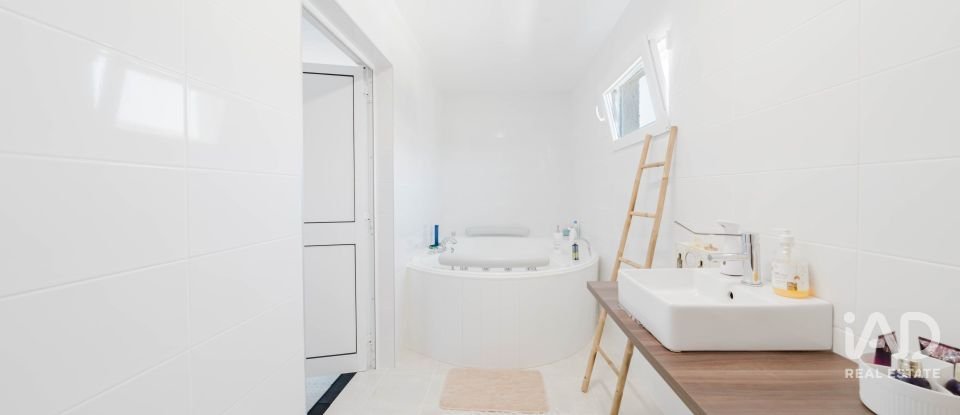 Lodge T4 in Aguda of 336 m²