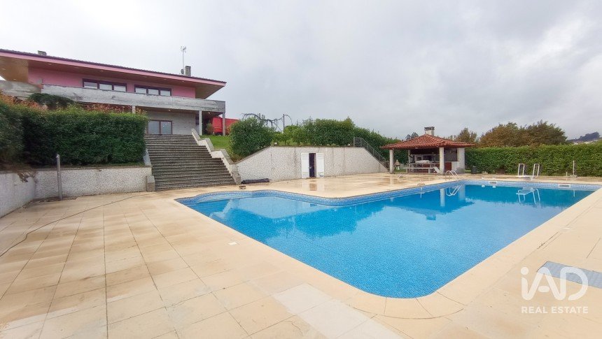 Casa T6 em Selho (são jorge) de 457 m²