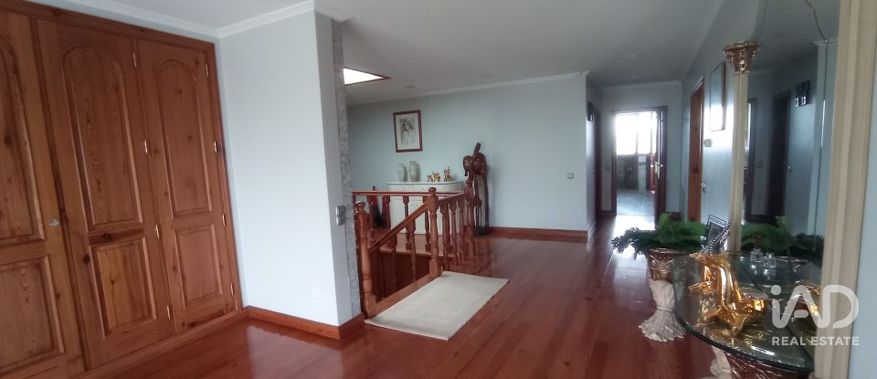 Casa T6 em Selho (são jorge) de 457 m²