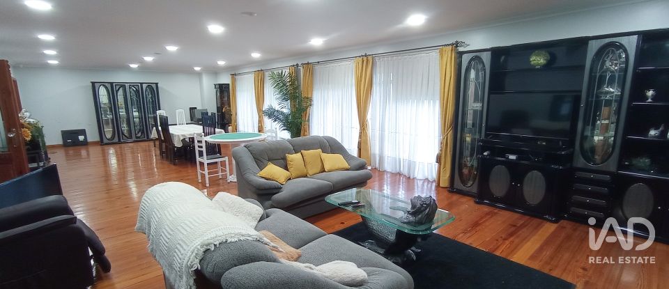 Casa T6 em Selho (são jorge) de 457 m²