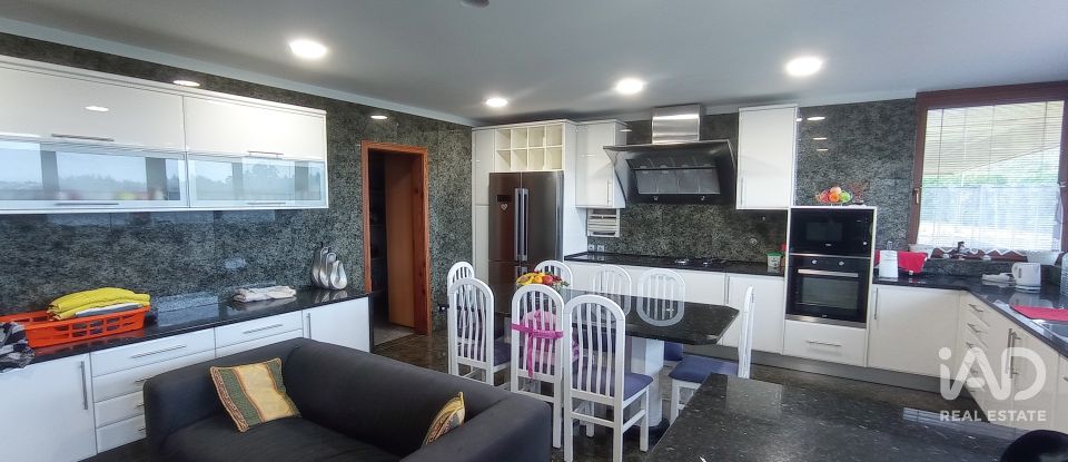 Casa T6 em Selho (são jorge) de 457 m²